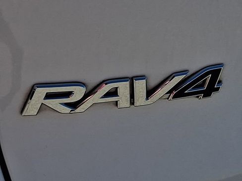 Used 2023 Toyota RAV4 LE AWD/4WD image 31