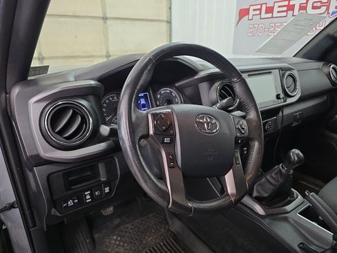 Used 2019 Toyota Tacoma TRD Off-Road image 22