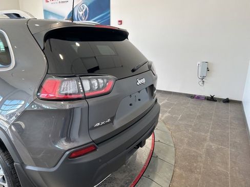 Used 2019 Jeep Cherokee Latitude Plus w/ Cold Weather Group image 5