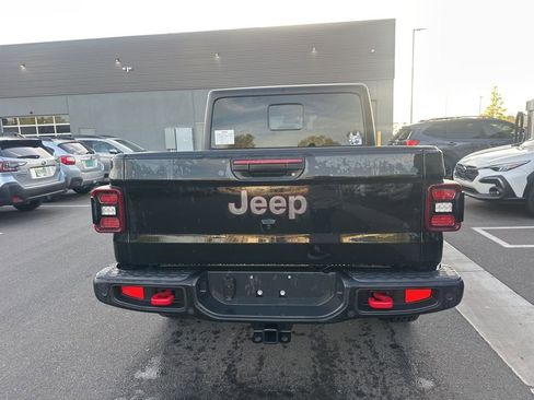 Used 2024 Jeep Gladiator Rubicon w/ Technology Group image 8