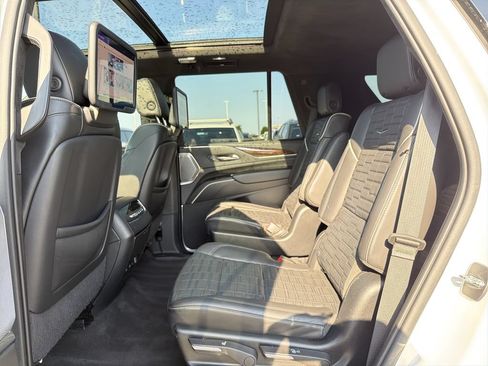 Used 2022 Cadillac Escalade Sport Platinum AWD/4WD image 12