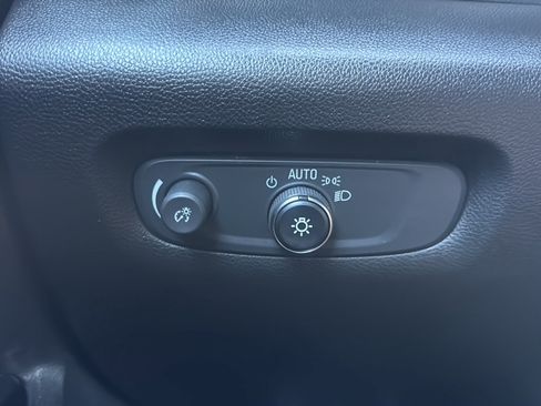 Used 2023 Chevrolet Traverse LT FWD image 31