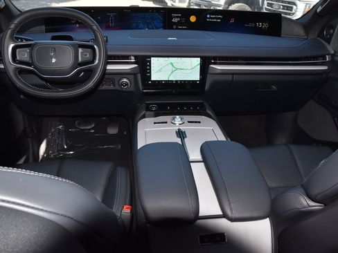 New 2025 Lincoln Navigator Reserve w/ Jet Appearance Package image 17