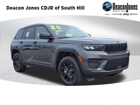 New 2025 Jeep Grand Cherokee 4WD image 1