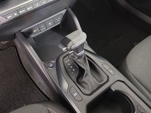 Used 2025 Kia K4 LXS image 32