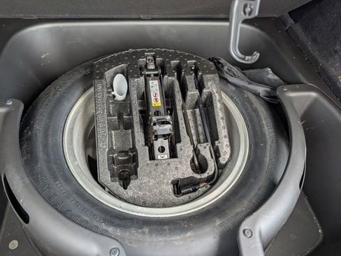 Used 2018 Jeep Grand Cherokee Laredo image 16