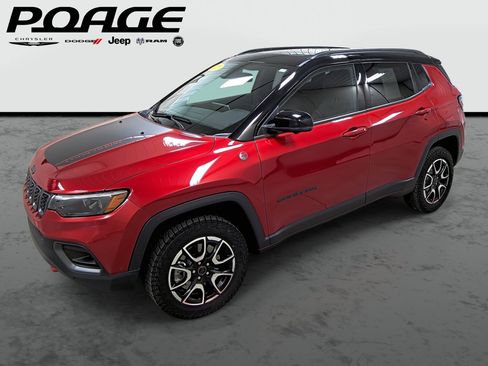 Used 2025 Jeep Compass Trailhawk w/ Trailhawk Elite Group image 1