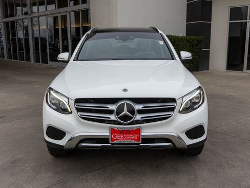 Used 2017 Mercedes-Benz GLC 300 4MATIC image 2