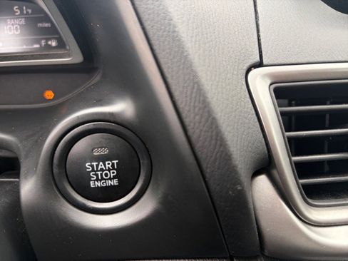 Used 2018 MAZDA MAZDA3 Touring image 20