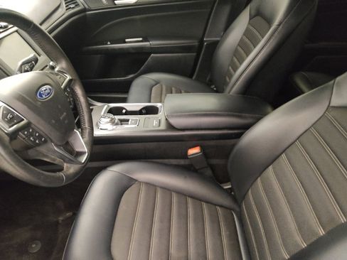 Used 2018 Ford Fusion SE w/ Equipment Group 201A FWD image 17