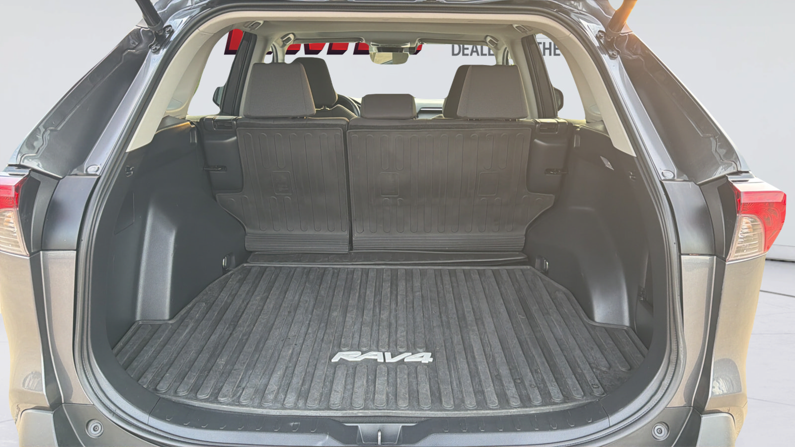 Used 2021 Toyota RAV4 XLE w/ Convenience Package AWD/4WD image 27