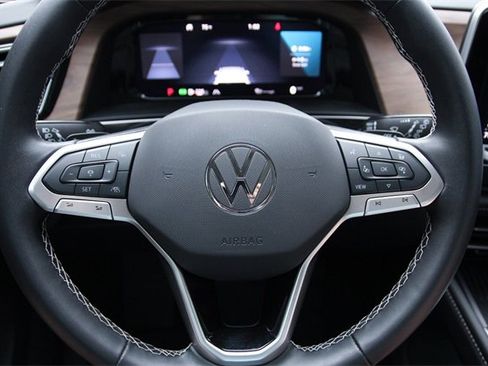 Certified 2025 Volkswagen Atlas SE image 21