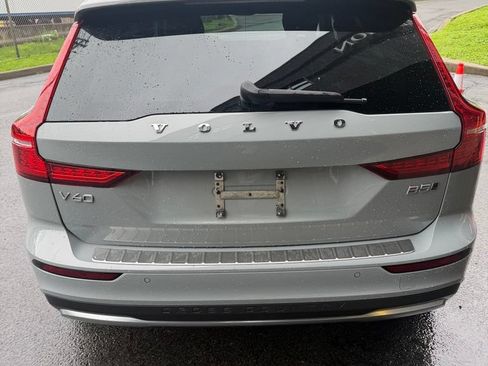Certified 2024 Volvo V60 B5 Cross Country Plus w/ Protection Package Premier AWD/4WD image 5