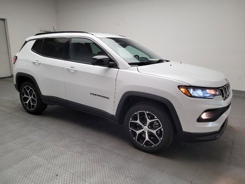 Used 2024 Jeep Compass Latitude image 11