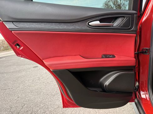 Used 2019 Alfa Romeo Stelvio image 27
