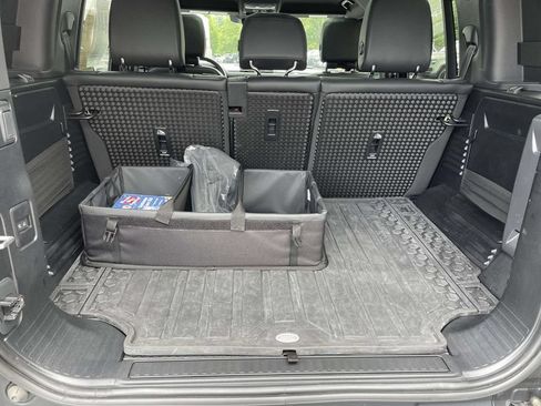 Used 2023 Land Rover Defender 110 X-Dynamic SE AWD/4WD image 18