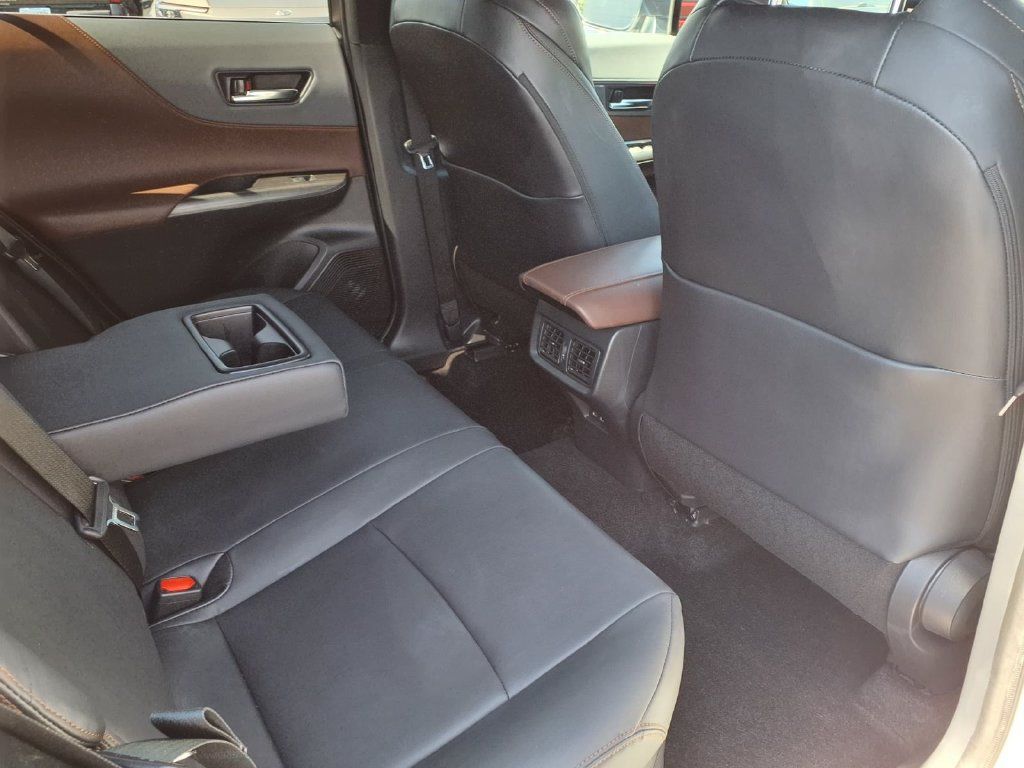 Certified 2023 Toyota Venza XLE AWD/4WD image 34