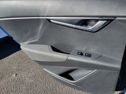 Used 2023 Kia Niro SX Touring image 11