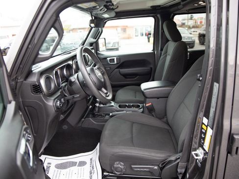 Used 2023 Jeep Gladiator Sport image 20