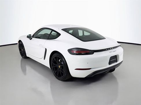 Used 2022 Porsche 718 Cayman RWD image 3