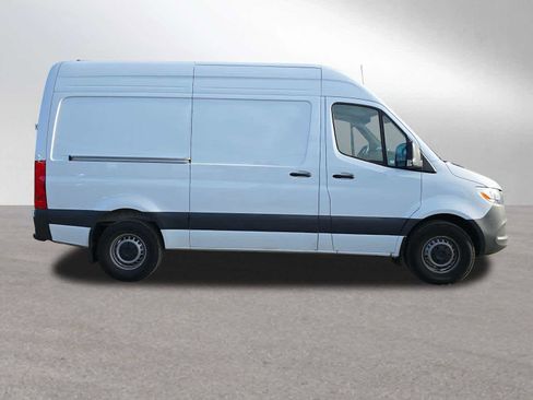 Used 2025 Mercedes-Benz Sprinter 2500 image 2