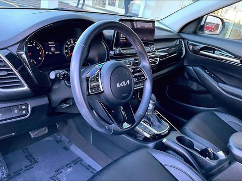 Used 2023 Kia Seltos EX image 9