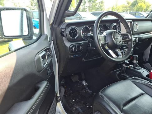 Used 2023 Jeep Wrangler Unlimited Sahara w/ Cold Weather Group AWD/4WD image 11
