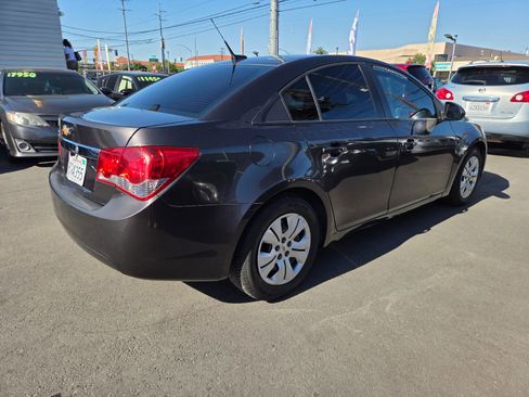 Used 2014 Chevrolet Cruze LS FWD image 4