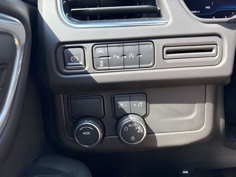Used 2023 Chevrolet Suburban Premier RWD image 25
