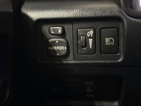 Used 2020 Toyota 4Runner Limited AWD/4WD image 19