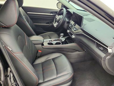 Used 2024 Nissan Altima 2.0 SR image 25