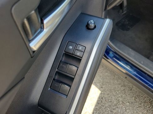 Used 2025 Toyota Highlander XSE AWD/4WD image 15
