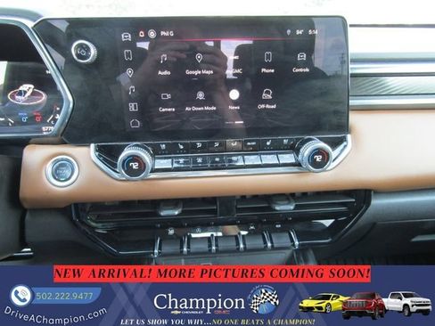 Used 2024 GMC Canyon AT4 w/ AT4 Premium Package AWD/4WD image 19