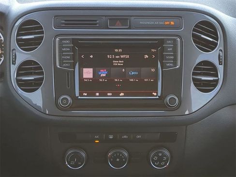 Used 2017 Volkswagen Tiguan Limited w/ Premium Package image 19