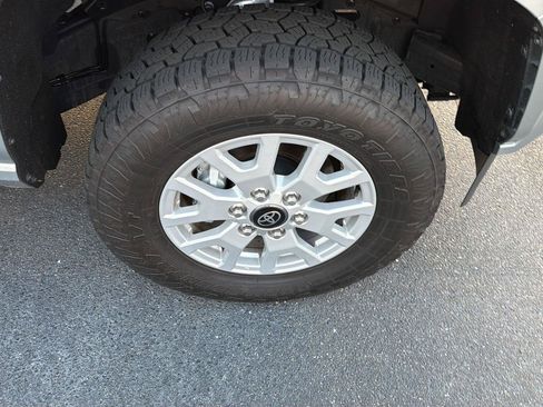 Certified 2024 Toyota Tacoma SR5 AWD/4WD image 38