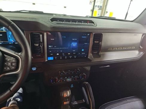 Used 2025 Ford Bronco Badlands AWD/4WD image 16