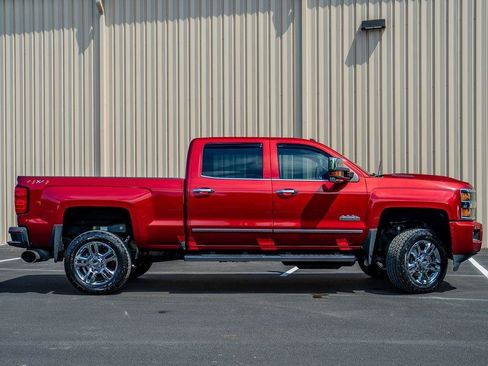 Used 2018 Chevrolet Silverado 2500 High Country w/ Duramax Plus Package AWD/4WD image 2
