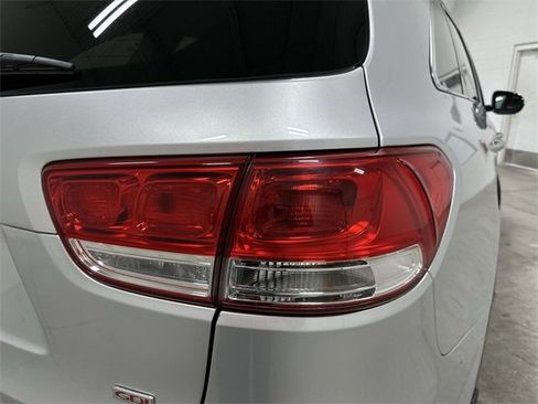 Used 2018 Kia Sorento L image 23