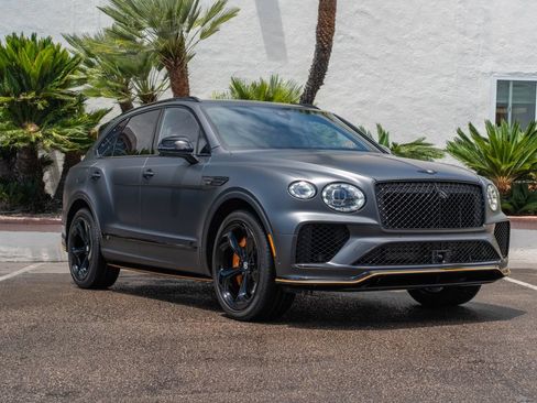 Used 2025 Bentley Bentayga AWD/4WD image 35