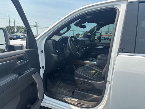 Used 2024 Chevrolet Silverado 3500 High Country w/ High Country Premium Package AWD/4WD image 5