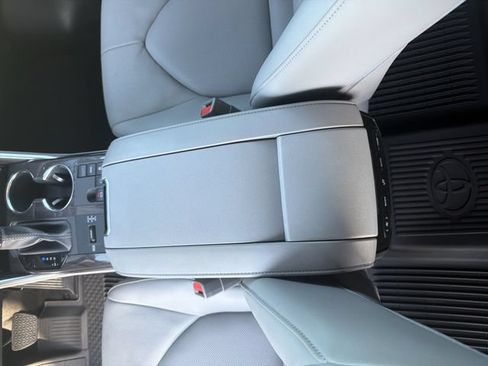 Certified 2025 Toyota Highlander Limited FWD image 25