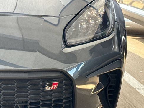 Used 2022 Toyota GR86 RWD image 4