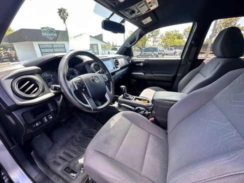 Used 2017 Toyota Tacoma TRD Off-Road w/ Tow Package AWD/4WD image 21