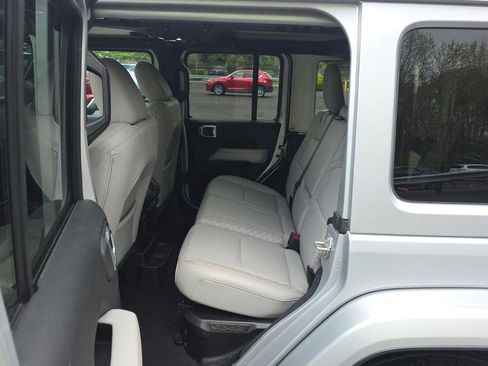 Used 2023 Jeep Wrangler Unlimited Sahara AWD/4WD image 14
