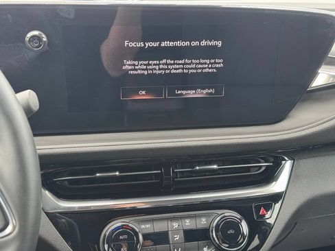 Used 2024 Buick Envista Sport Touring w/ Convenience I Package FWD image 3