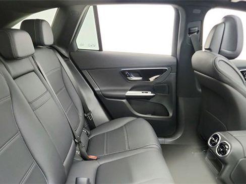 Used 2025 Mercedes-Benz GLC 300 image 21