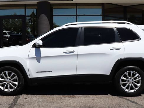 Used 2020 Jeep Cherokee Latitude FWD image 8