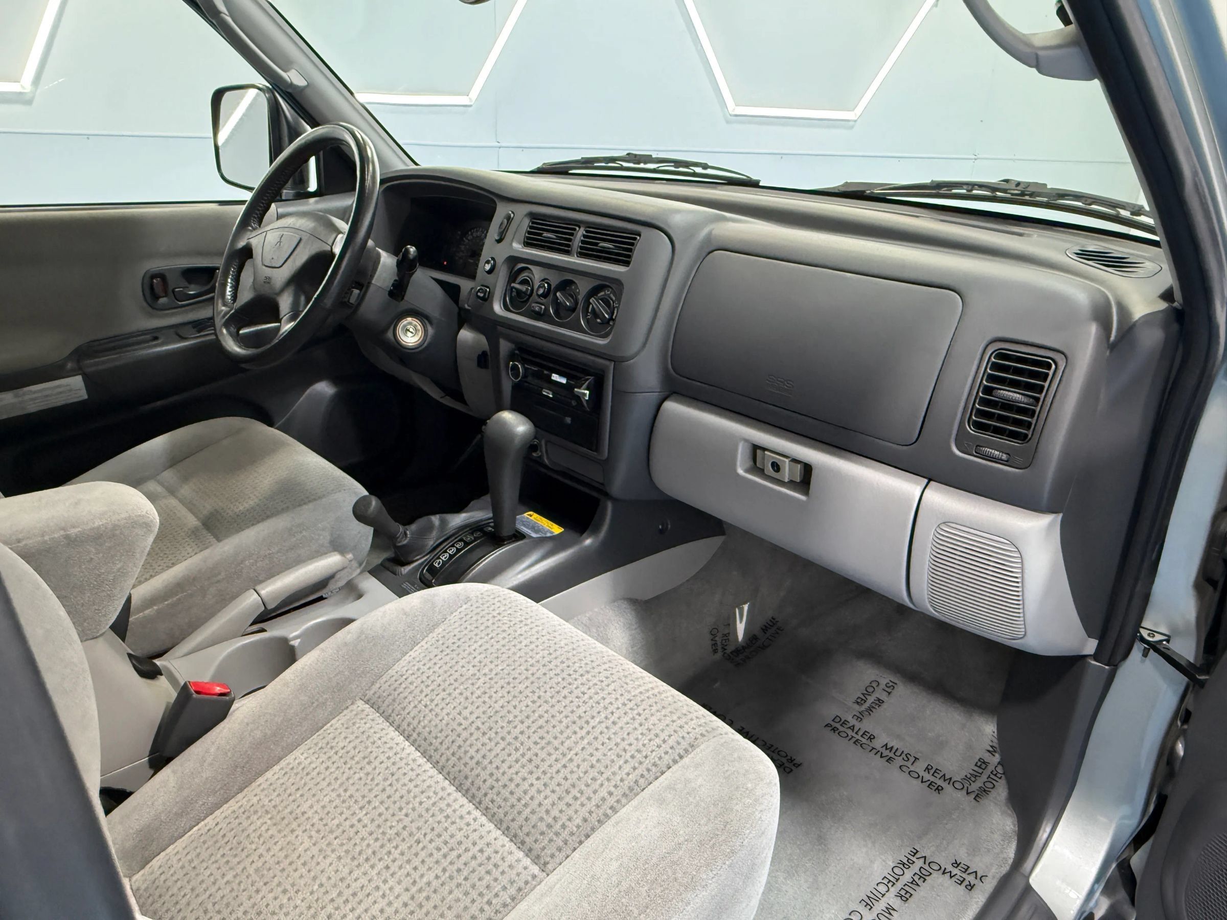 Used 2000 Mitsubishi Montero Sport XLS AWD/4WD image 25