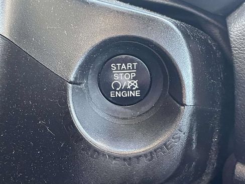 Used 2020 Jeep Renegade Latitude FWD image 24