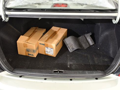 Used 2004 Hyundai Elantra GLS image 20